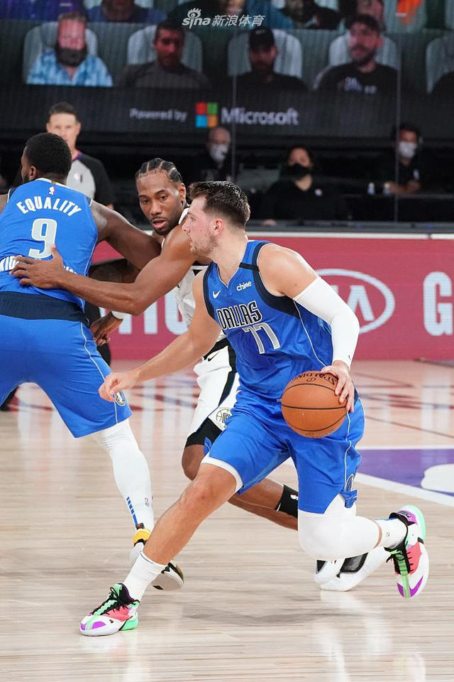 在他的领导 在他的领导