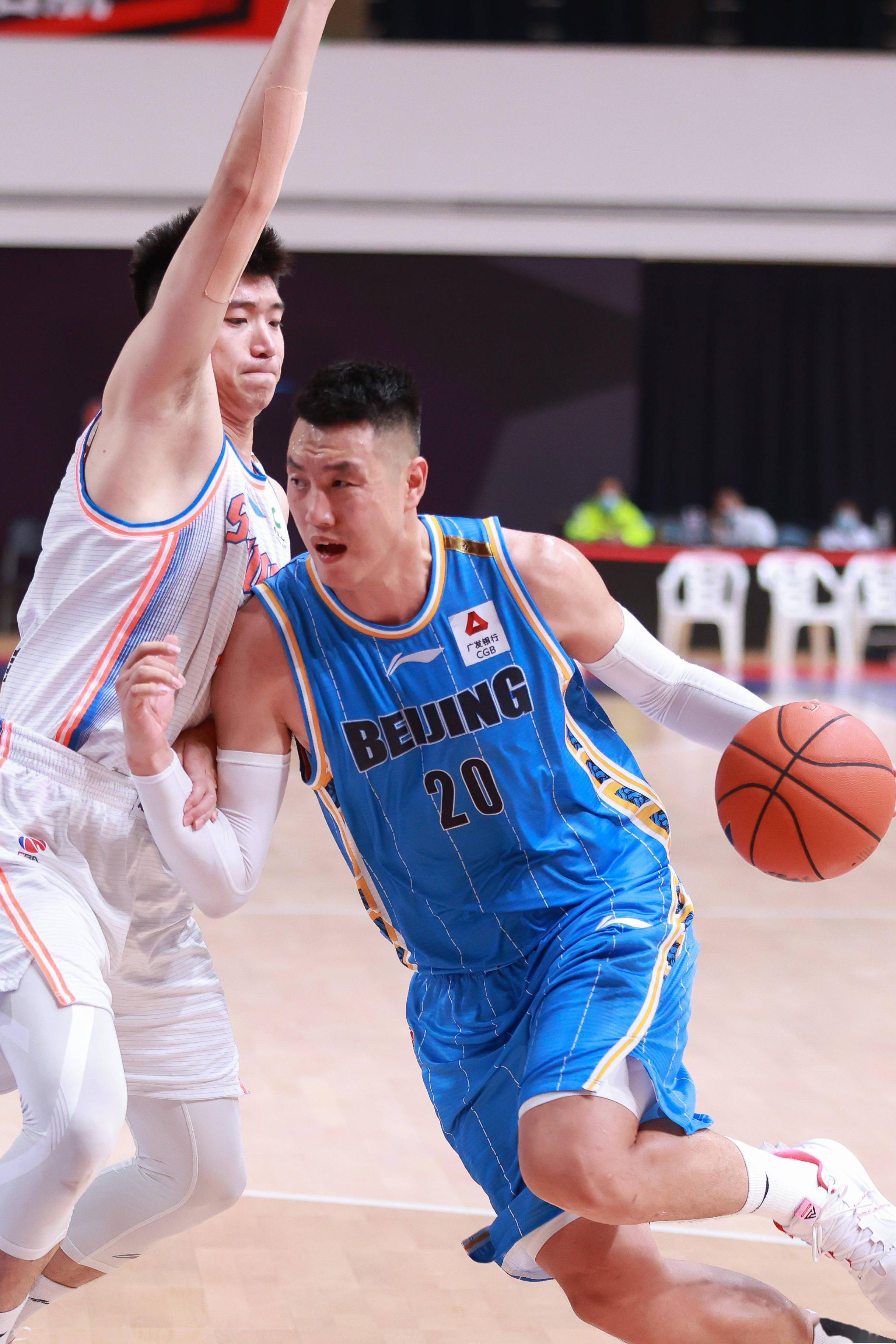 萨卡的右侧 萨卡的右侧